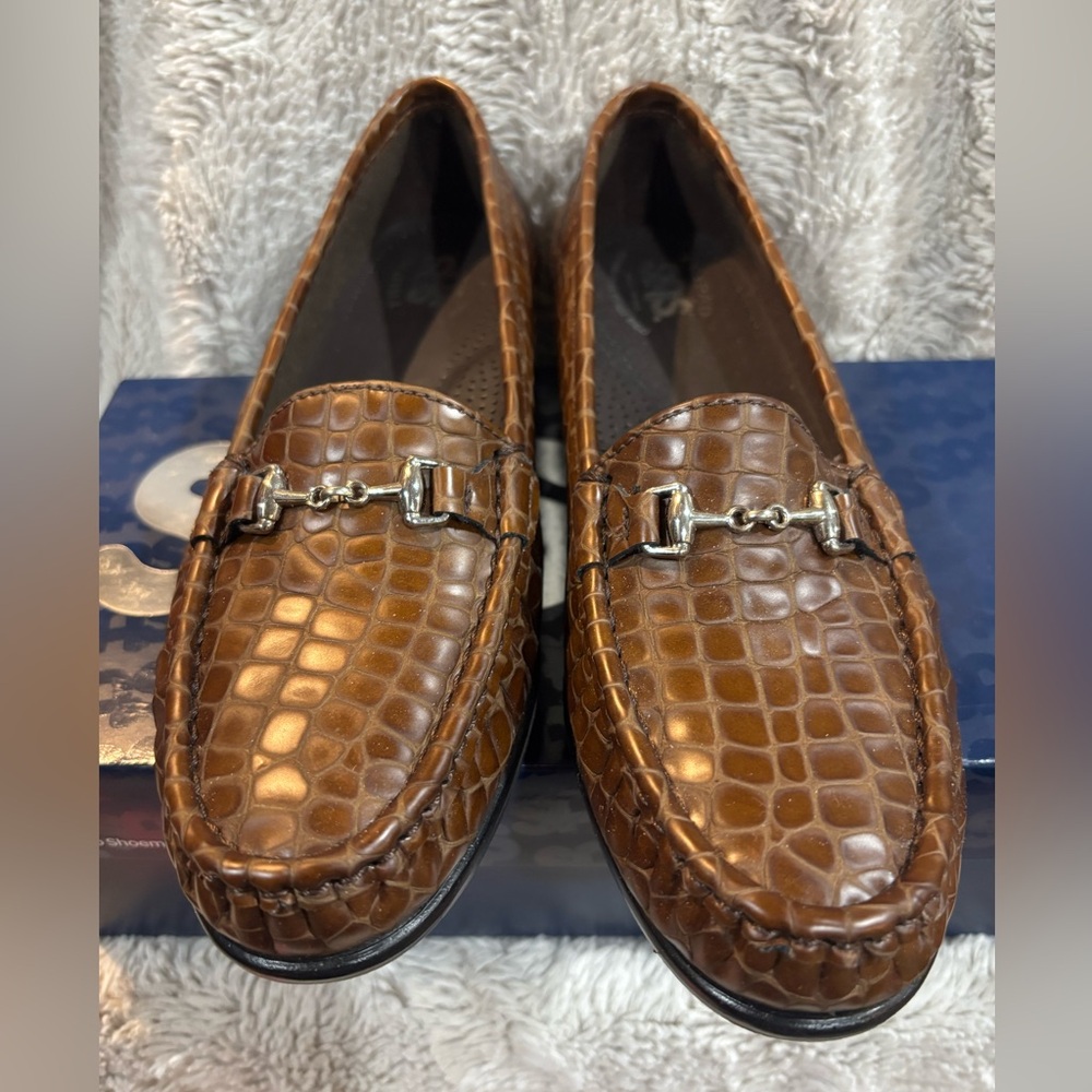 SAS Women's 7.5 M Loafers Metro Cognac Crocodile Boxed Padded Comfort Shoes $105